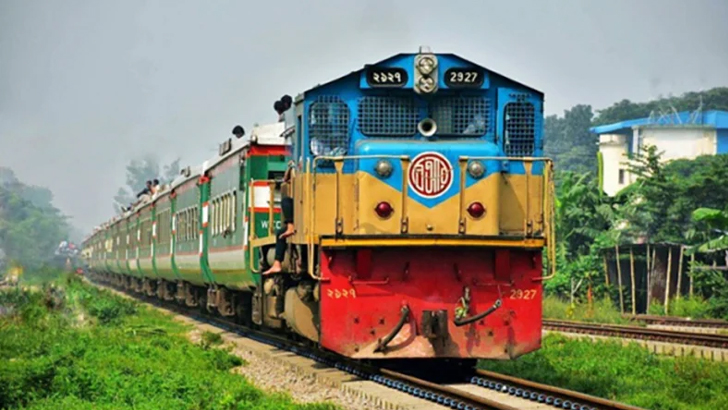 কুমিল্লায় অটোরিকশায় ট্রেনের ধাক্কা, ৫ যাত্রী নিহত