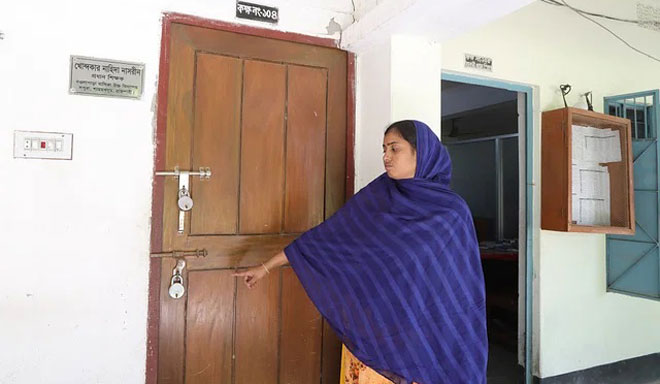 রাজশাহীতে স্কুলের প্রধান শিক্ষকের কক্ষে তালা, পাঠদান ব্যহত