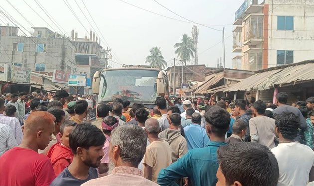 বদলগাছীতে বাস ও ভ্যানের মুখোমুখি সংঘর্ষে নিহত ১, আহত ২