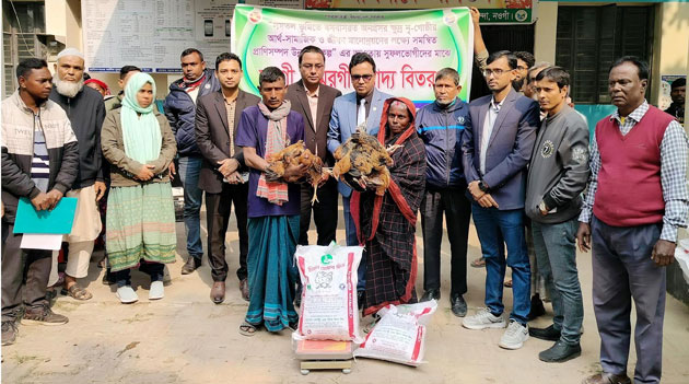 মান্দায় ক্ষুদ্র নৃগোষ্ঠী পরিবারের মাঝে মুরগি ও খাবার বিতরণ